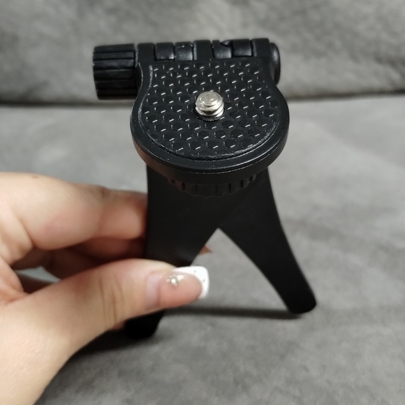 Mini Foldable Tri Pod - Picture 2 of 4
